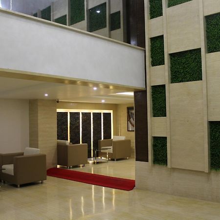 Hotel Ajantha Evergreen Виджаявада Экстерьер фото