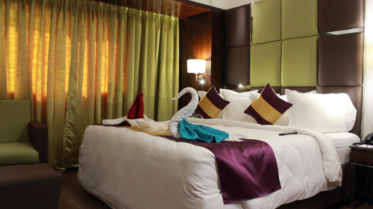 Hotel Ajantha Evergreen Виджаявада Экстерьер фото