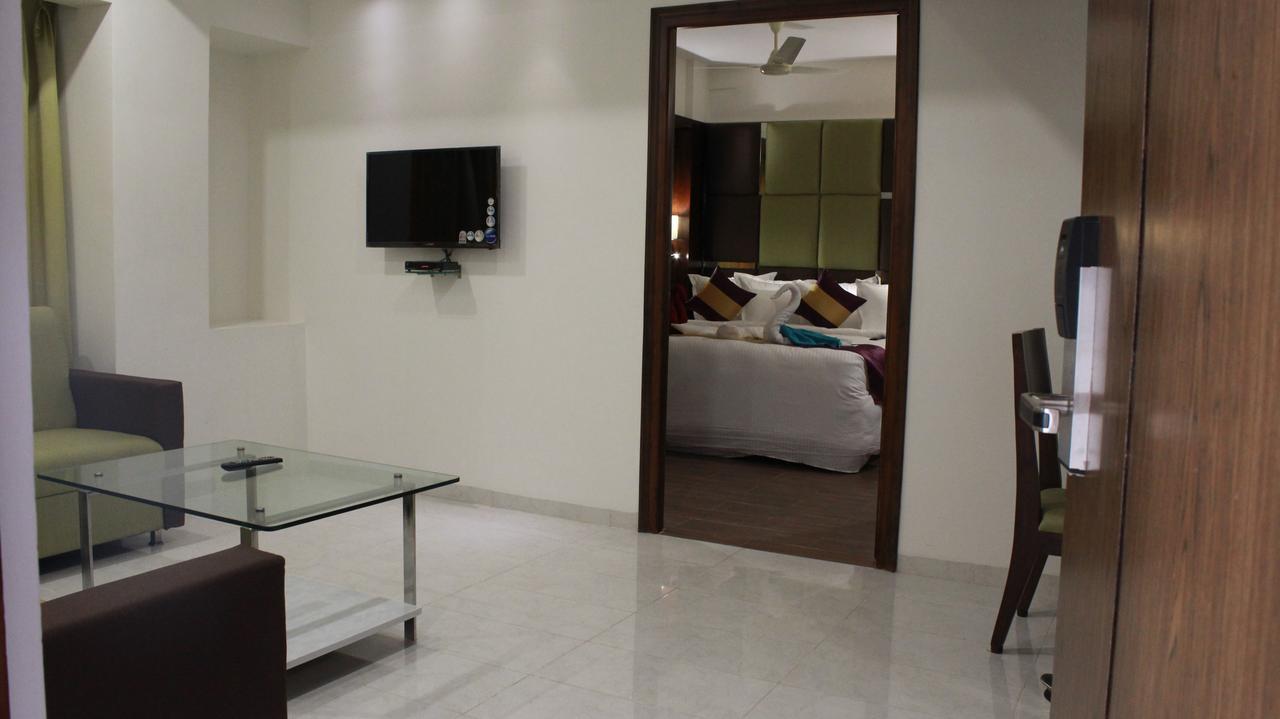 Hotel Ajantha Evergreen Виджаявада Экстерьер фото
