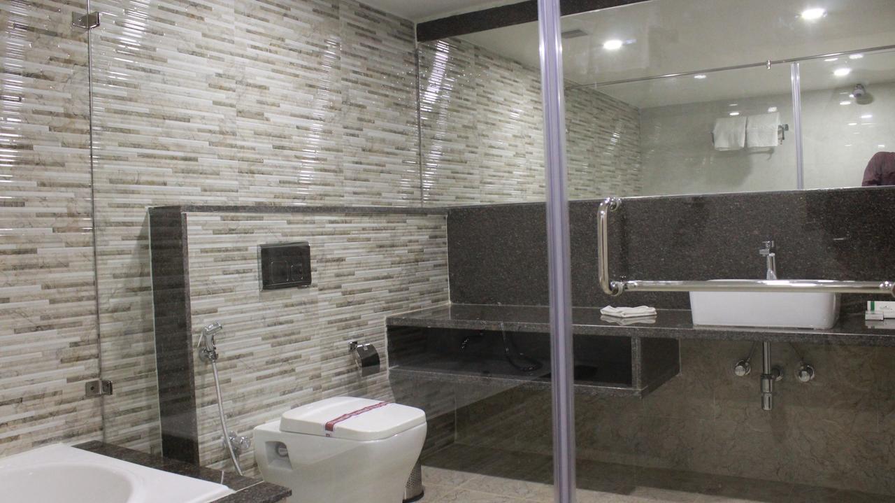 Hotel Ajantha Evergreen Виджаявада Экстерьер фото
