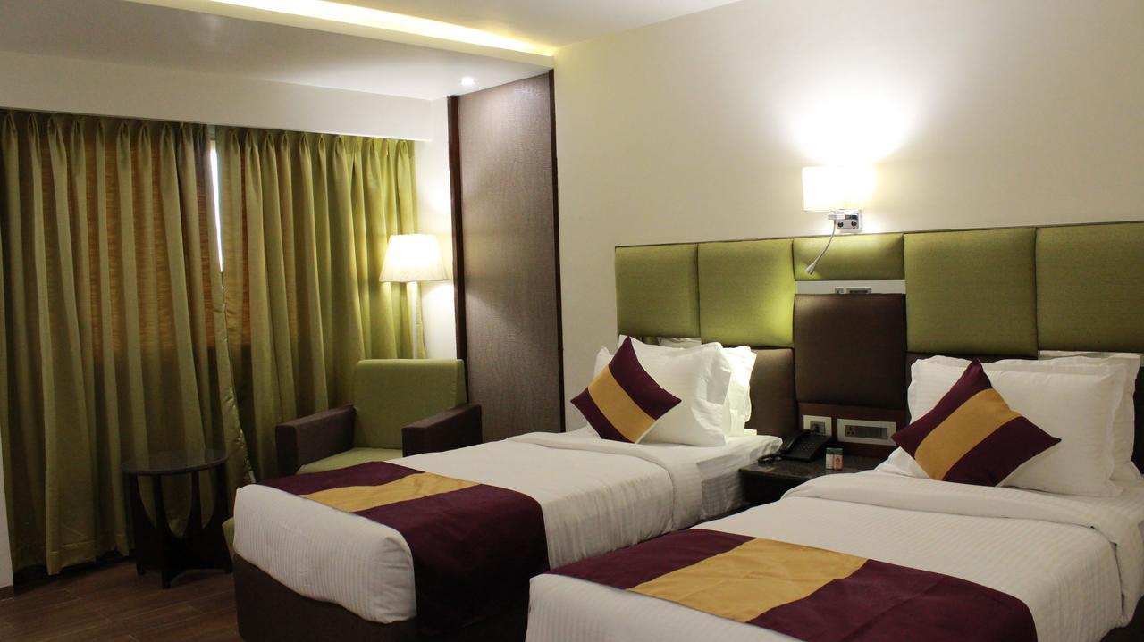Hotel Ajantha Evergreen Виджаявада Экстерьер фото