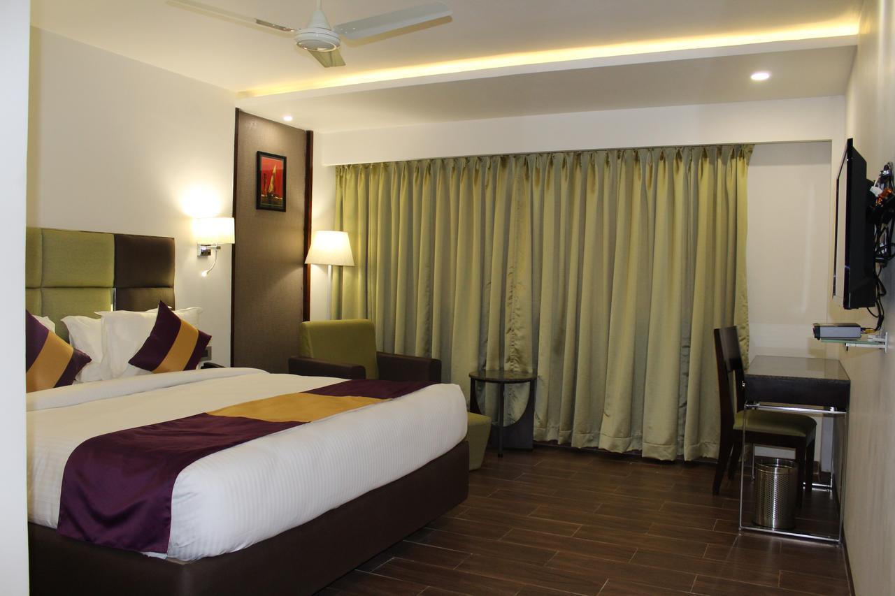 Hotel Ajantha Evergreen Виджаявада Экстерьер фото