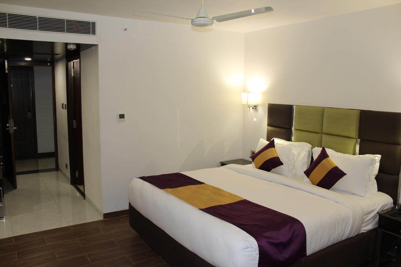 Hotel Ajantha Evergreen Виджаявада Экстерьер фото