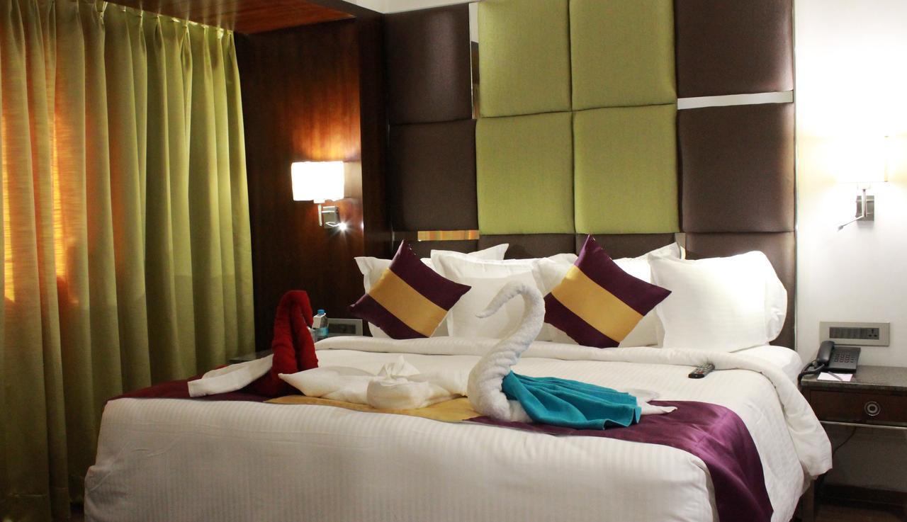 Hotel Ajantha Evergreen Виджаявада Экстерьер фото