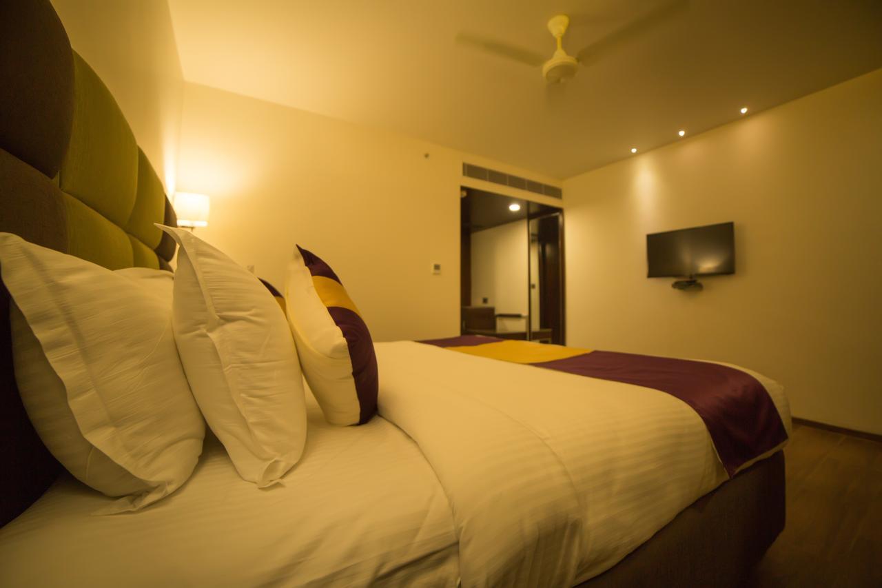 Hotel Ajantha Evergreen Виджаявада Экстерьер фото